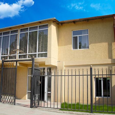 أوش Hostel Esal المظهر الخارجي الصورة